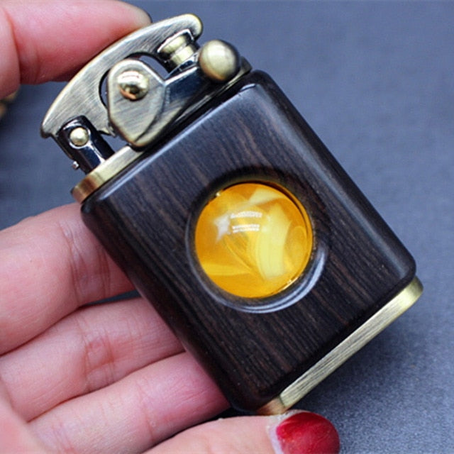 RetroLight™ - Vintage-Feuerzeug aus Holz